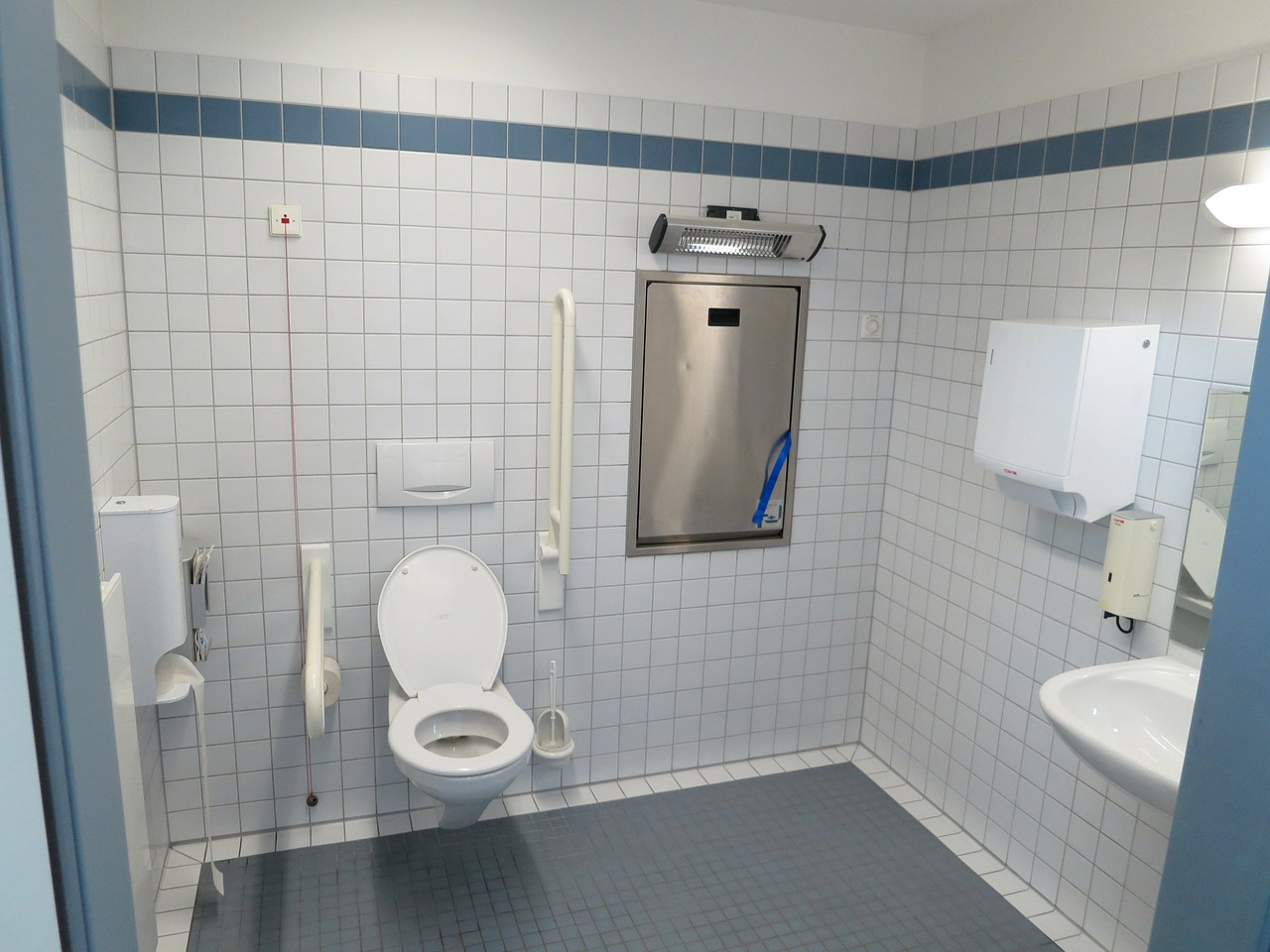 Aménager une salle de bains pour personne handicapée : mode d’emploi